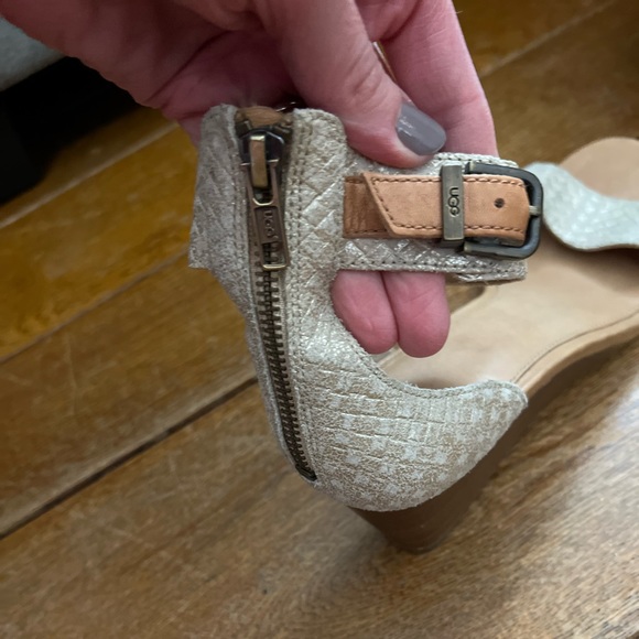 Ugg Char Metallic Wedge - Picture 3 of 5